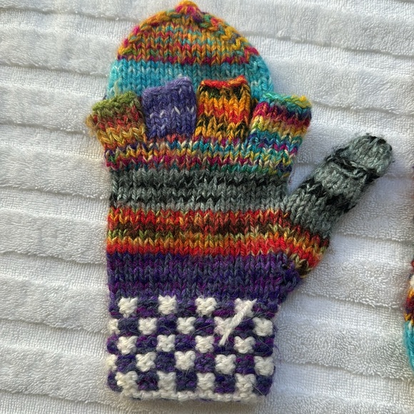 Knitted gloves - Picture 2 of 5